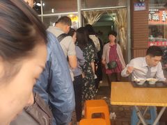-松树干拌面店