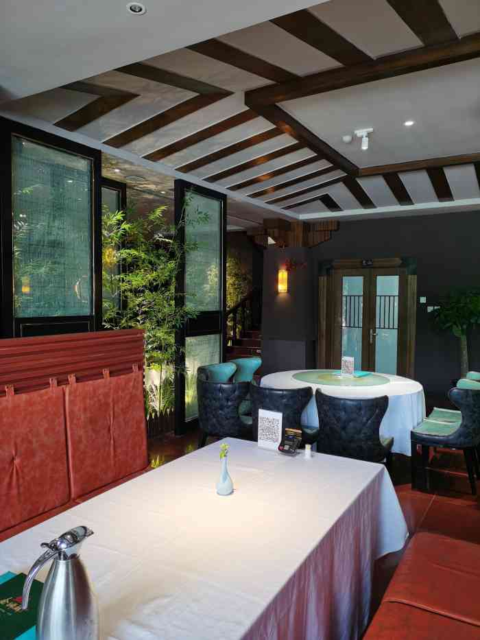 金狮麟·新豫菜(杏石口路店)-"包间环境一般,服务员态度超好,脸上一直