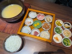 -良米山·云南野生菌过桥米线(上海首店)