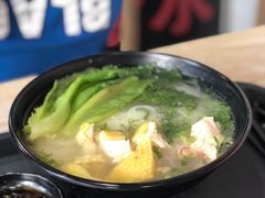 招牌越南鸡肉粉-华姐鸡粉(中心店)