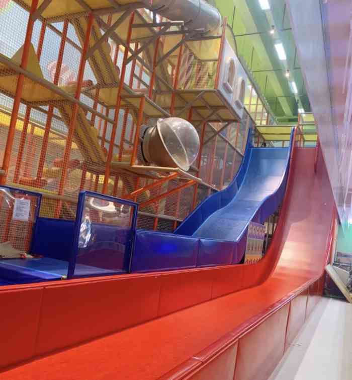 木马王国(相城天虹店)-"这边地方不大,规矩太多了,穿了袜子还要再.