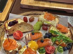 -卡普里披萨·牛扒·下午茶