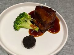 黑蒜红烧肉-闫府私房菜·百年鲁菜(欧亚店)