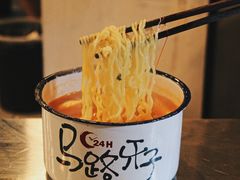 辛拉面-马路牙子烧烤音乐酒馆(望京店)