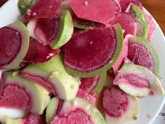 拌萝卜皮-宝瑞门钉肉饼店