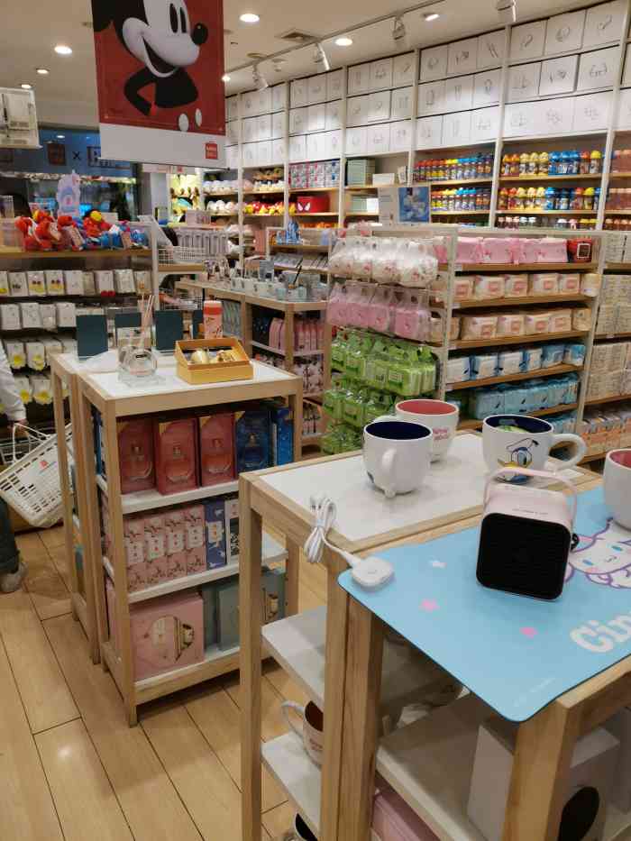 名创优品(中山路店)-"在中山路步行街里,这家店在中山路和中华城.