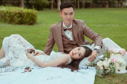 -现代经典婚纱摄影