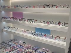 -J-Optical佳视明眼镜·蔡司视觉(青岛金茂览秀城店)
