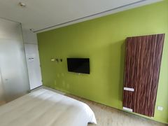 -卡罗酒店(东门晒布地铁站店)