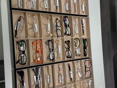 -目艮眼镜SHOWROOM(品牌集合店)