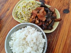 猪脚饭-灵山卢梅燕粉店