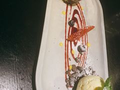 特色弹跳熔岩蛋糕香草冰淇淋-C&R西班牙餐厅