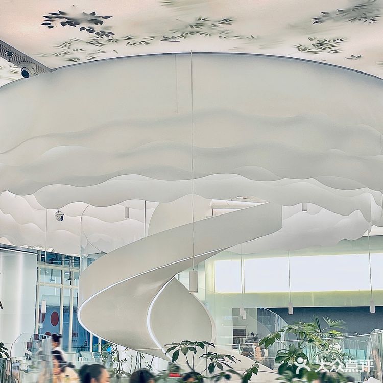 老牌网红餐厅太原街创始店重装简直太美了～