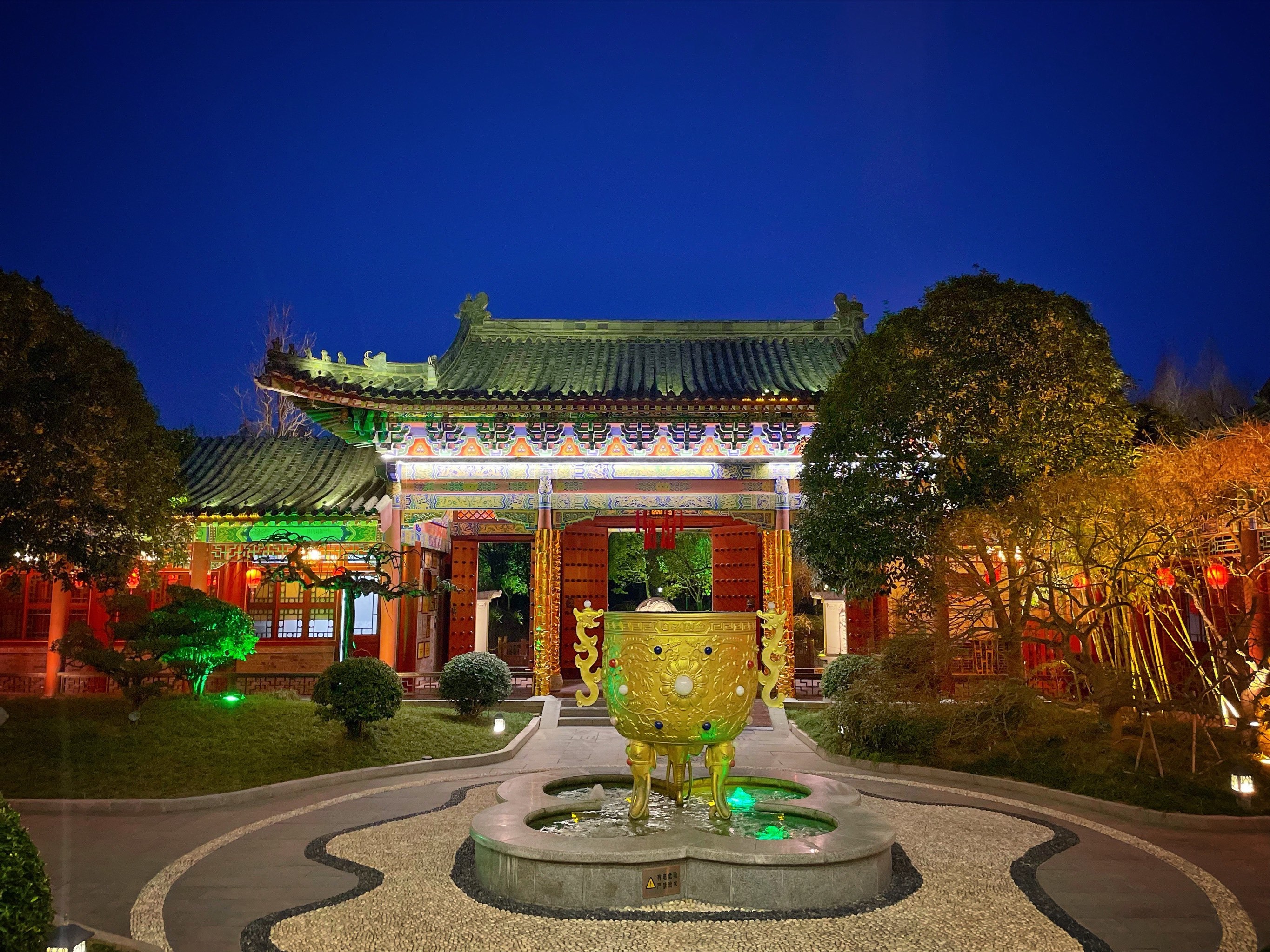 "乾隆"带你熬夜游!