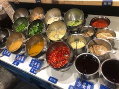 -两三事小郡肝串串香火锅(桂庙店)