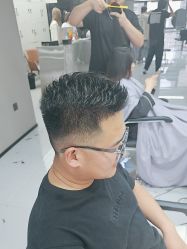 -宫铭烫发染发接发店