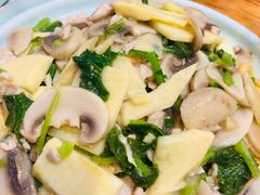 雪菜蘑菇时笋炒肉-百家鲜·杭帮菜