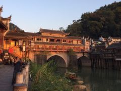-临江餐馆二楼美食部落