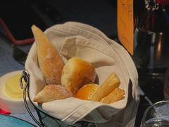 餐前面包-弦月窗LUNETTE BY AMANDA(复兴路店)