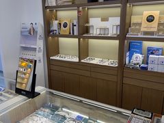 -三目眼镜·蔡司视觉合作店(青浦宝龙店)
