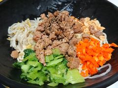 -两勺子一碗口水鸡拌面