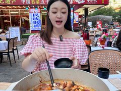 -刘姐啤酒鱼民族演艺餐厅(西街总店)