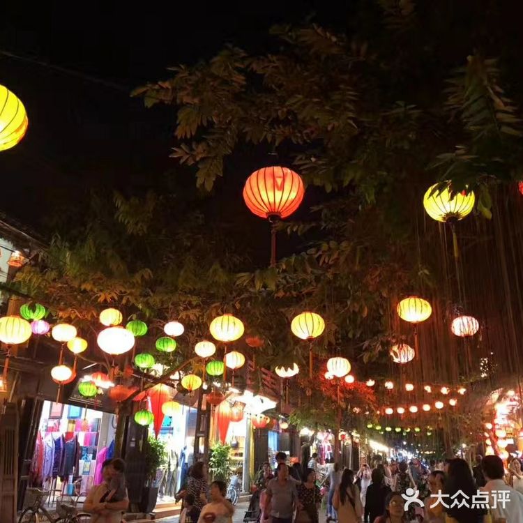 古城景区，欧洲游客很多
