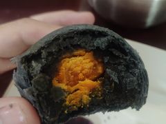 乌豆沙蛋黄酥-陶陶居饼家(惠福东路店)