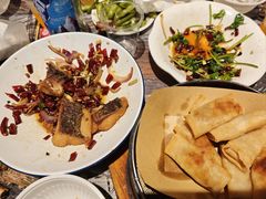 -老街烧烤大排档·地道湖北菜·龙虾馆(汉口火车站店)