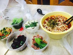 -贯一台湾牛肉面(八一七中路店)