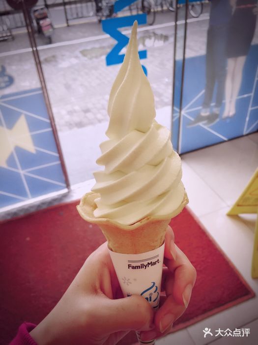 全家便利店(普安路店)冰激凌图片