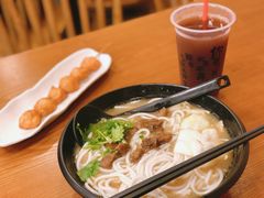 招牌牛腩-鑫花溪牛肉米粉(凤凰街创始总店)