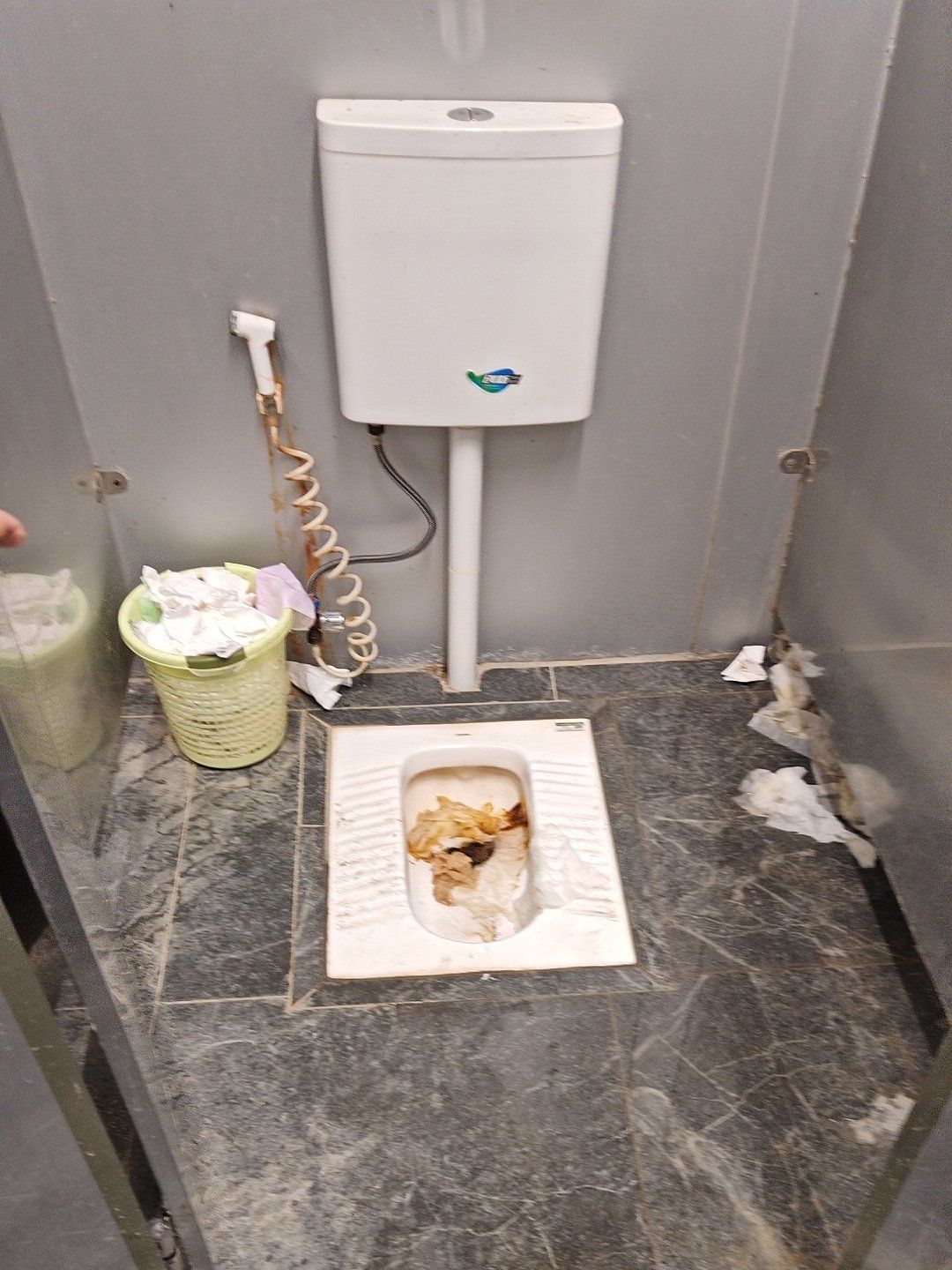 避雷.厕所脏的离谱