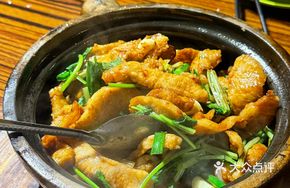 Stir-fried Pork Neck in Clay Pot