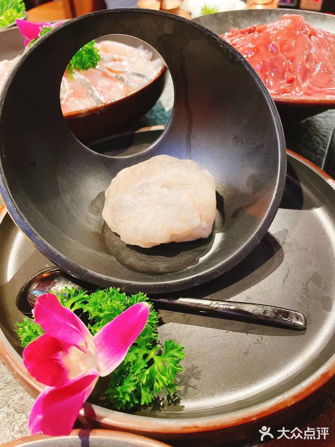 打卡非常正宗的重庆火锅，热辣浓烈，爽翻味蕾。