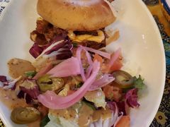 墨西哥香辣汉堡-Famous肥猫墨西哥音乐餐吧(五棵松华熙LIVE店)