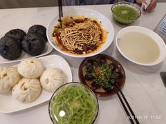 -李与白包子铺(桐梓林店)