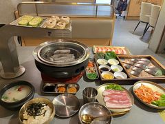 -围炉肉舍•炭烤活鳗•丹东海鲜烤肉(步行街店)