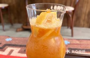 Ice-Shaken Yellow Apricot Lemon Tea