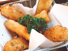 -Chom Cafe and Restaurant