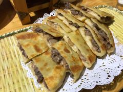 骆驼馅饼-十二毡房蒙餐·蒙古包