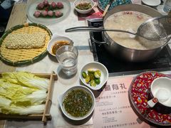 -尚尚仙·酸汤猪手·猪肚鸡火锅(华联万柳购物中心店)