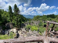 -梭布垭石林景区