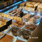 佑禾排累了，吃个虎皮蛋糕！
