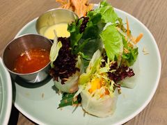 酥炸老虎虾香芒米纸卷配榴莲汁-CHINCHIN 青青·泰国料理(万象食家店)