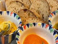 三种酱配酸面包-Mesa Madre梅萨妈妈·Bintana(国贸店)