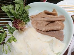 -红鼎豆捞·非遗鲍皇汤火锅(宝丰路店)