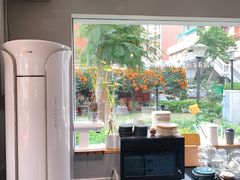 靠窗位-转山咖啡(松柏社区店)