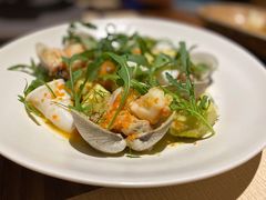 温热海鲜沙拉配牛油果-Mercato莫卡多露台餐厅与酒吧(K11店)