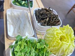 -鲁员外地锅鸡地锅鱼(龙湖江东天街店)